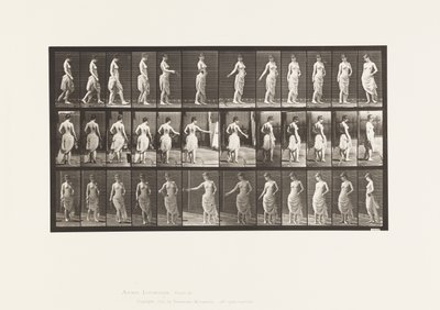 Tavola 53. Camminare, spargere fiori e azione di girare da Eadweard Muybridge