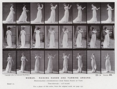 Figura umana in movimento: Donna che alza le mani e si gira da Eadweard Muybridge
