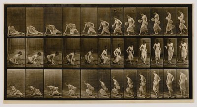 Donna seduta a terra, dal libro Locomozione animale da Eadweard Muybridge