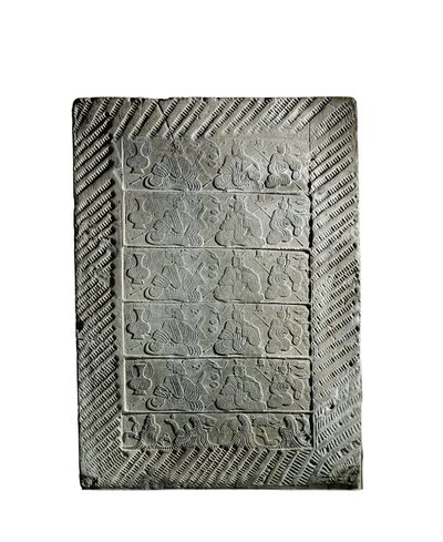 Piccola piastrella in ceramica modellata da Eastern Han Dynasty Chinese School