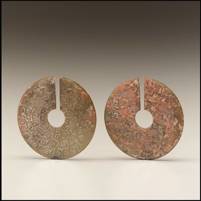Coppia di orecchini, c.VIII-VII secolo a.C. da Eastern Zhou Dynasty Chinese School