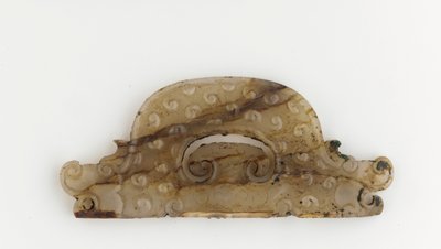 Placca semicircolare con teste di drago alle estremità, V-IV secolo a.C. da Eastern Zhou Dynasty Chinese School