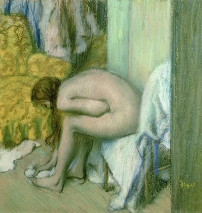Dopo il bagno, donna che si asciuga il piede sinistro da Edgar Degas