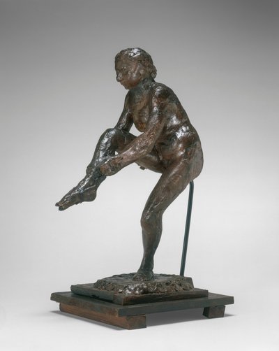 Ballerina che si mette la calza, 1890-1911 da Edgar Degas
