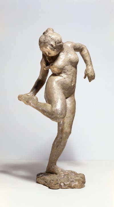 Ballerina che guarda la pianta del suo piede (gesso) da Edgar Degas