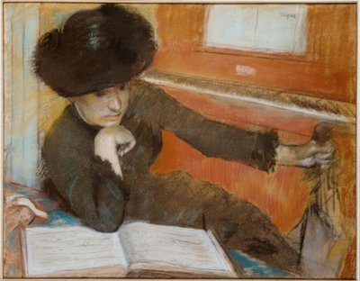 Donna seduta davanti a un pianoforte da Edgar Degas