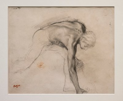Uomo nudo che si china per raccogliere un oggetto. Intorno al 1859-1861. Grafite su carta velina. da Edgar Degas