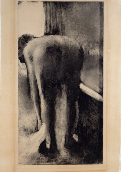 Donna nuda che si asciuga i piedi vicino alla vasca da bagno da Edgar Degas