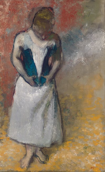 Donna in piedi vista di fronte, che si allaccia il corsetto da Edgar Degas