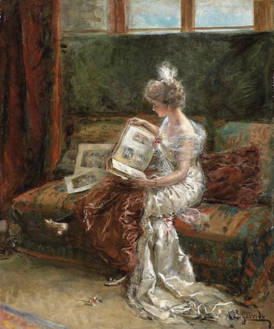 Leonie Garrido che guarda un album di stampe da Eduardo Leon Garrido