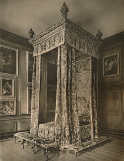 Letto di Stato della Regina Anna in Velluto Cremisi e Oro, 1927 da Edward F Strange