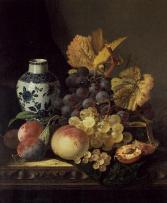 Uva, pesche, prugne e ribes con un vaso blu e bianco da Edward Ladell