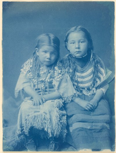 Scarpa di toro da Edward S. Curtis