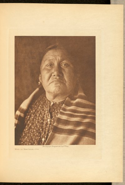 Moglie di Wakónda - Oto da Edward S. Curtis