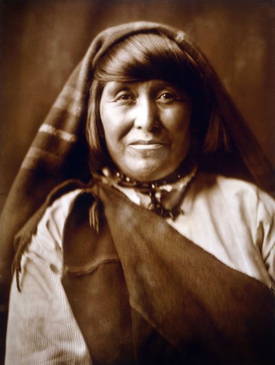 Una donna Acoma, c. 1904, foto Edward S. Curtis da Edward Sheriff Curtis