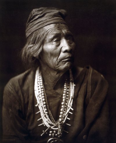 Nesjaja Hatali, indiano, Navajo, c. 1904, foto Edward S. Curtis da Edward Sheriff Curtis