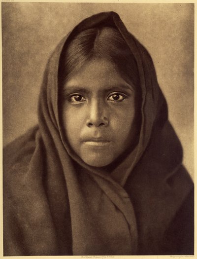 Ragazza Qahatika. Giovane ragazza Qahatika. Questi indiani del deserto vivono a circa 60 chilometri dalla riserva dei Pimas (Arizona). Foto tratta dal volume 2 dell