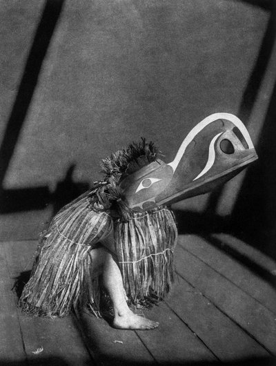Indiani Qajyuhl, foto di Edward S. Curtis, c. 1914 durante la danza tribale (Danza invernale) da Edward Sheriff Curtis