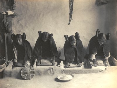 Il trogolo per macinare - Hopi di Edward S. Curtis da Edward Sheriff Curtis