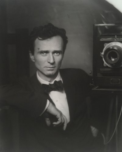 Autoritratto con macchina fotografica da studio da Edward Steichen