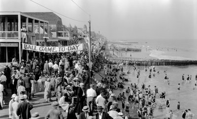 Spiaggia di Atlantic City in estate con lungomare da Edwin L. Wisherd