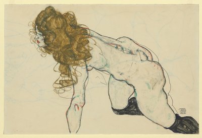 Nudo femminile accovacciato con capelli biondi e braccio sinistro a riposo (recto) da Egon Schiele