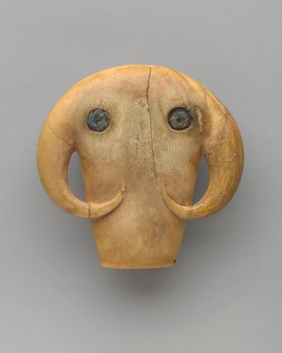 Amuleto a forma di testa di toro, c.3500-3100 a.C. da Egyptian