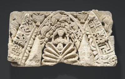 Arco con figura femminile da Egyptian