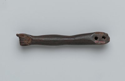 Piccolo braccio da una statua da Egyptian