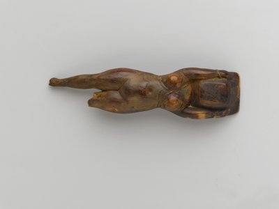Piatto da toilette tenuto da una figura di donna che galleggia, da Saqqara da Egyptian