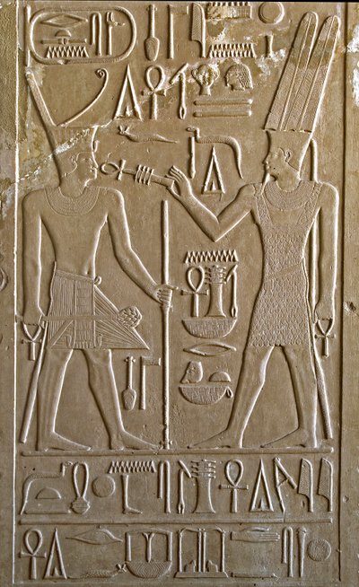 Antichità egizia: geroglifico che raffigura Sesostri I che riceve dalle mani di Amon RA i simboli della vita e della salute - cappella bianca del faraone Sesostri I (1962-1928 a.C.) XII dinastia, santuario costruito per rendere omaggio al dio Amon - museo  da Egyptian 12th Dynasty