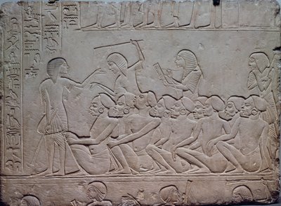 Prigionieri neri circondati da guardie armate, rilievo dalla tomba memfita di Horemheb a Saqqara da Egyptian 18th Dynasty