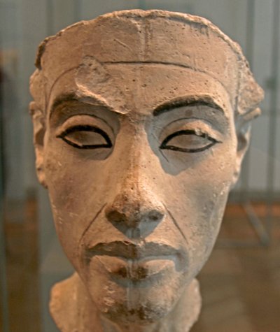 Busto di Nefertiti, Grande Sposa Reale del faraone Akhenaton da Egyptian 18th Dynasty