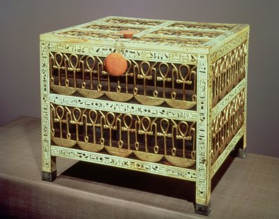 Cofanetto dal tesoro della tomba di Tutankhamon (c.1370-52 a.C.) Nuovo Regno (legno e avorio con applicazioni in oro e argento) da Egyptian 18th Dynasty