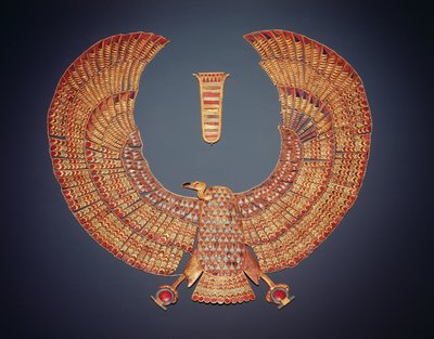 Collare a forma della dea avvoltoio Nekhbet, dalla tomba di Tutankhamon (c.1370-1352 a.C.) Nuovo Regno da Egyptian 18th Dynasty