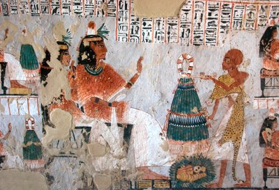 Antichità egizia: rappresentazione di Roy e sua moglie Nebtawy di fronte a un sommo sacerdote. Dipinto della Tomba di Roy (TT255). XVIII dinastia. Dalla riva occidentale di Luxor, Egitto da Egyptian 18th Dynasty