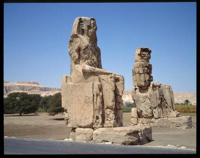 Antichità egizia: vista del Colosso di Memnone, periodo di Amenofi III, nuovo impero da Egyptian 18th Dynasty