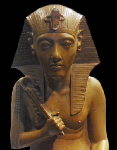 Frammento di un gruppo reale del Periodo Amarna: La seconda metà della XVIII dinastia fu segnata dal regno di Amenhotep IV, che cambiò il suo nome in Akhenaton (1353-1336 a.C.) per riflettere il cambiamento drammatico della religione politeista egiziana da Egyptian 18th Dynasty