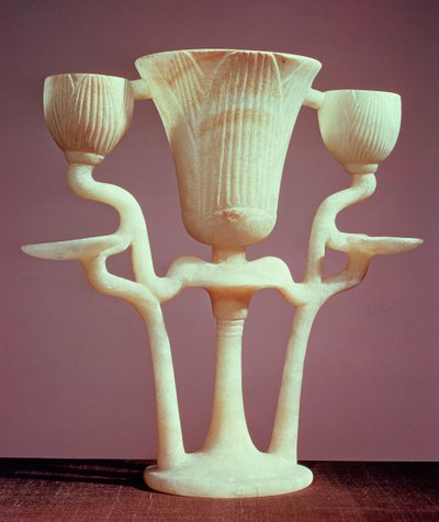 Lampada a forma di tre fiori di loto, dalla tomba di Tutankhamon da Egyptian 18th Dynasty