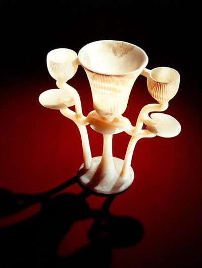 Lampada a forma di tre fiori di loto, dalla tomba di Tutankhamon, Nuovo Regno da Egyptian 18th Dynasty