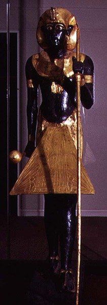 Statua a grandezza naturale di Tutankhamon, dalla tomba di Tutankhamon (c.1370-1352 a.C.) Nuovo Regno da Egyptian 18th Dynasty