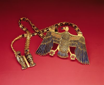 Collana con pendente a forma di avvoltoio, dalla tomba di Tutankhamon (c.1370-1352 a.C.) Nuovo Regno da Egyptian 18th Dynasty