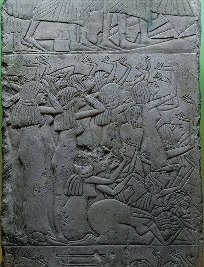 Rilievo in calcare dipinto raffigurante il lamento funebre sul faraone, dalla tomba del re Horemheb da Egyptian 18th Dynasty