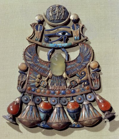 Pettorale con uno scarabeo-uccello, dalla tomba di Tutankhamon da Egyptian 18th Dynasty
