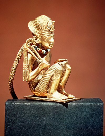 Pendente che rappresenta Amenofi III (1403-1365 a.C.) dalla tomba di Tutankhamon, Nuovo Regno da Egyptian 18th Dynasty