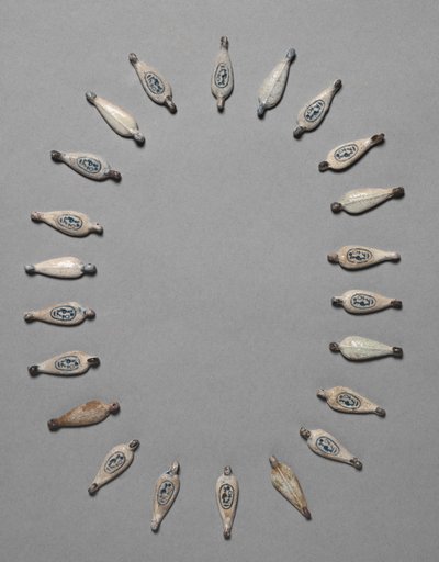 Perline a forma di petalo, c.1391-1353 a.C. da Egyptian 18th Dynasty