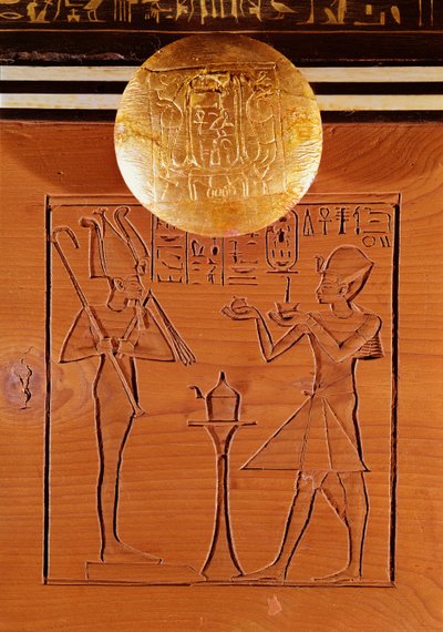 Scrigno portatile, dettaglio di Tutankhamon che fa un