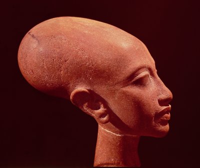 Busto ritratto di una figlia del re Akhenaton (1353-1337 a.C.) c.1375 a.C. da Egyptian 18th Dynasty