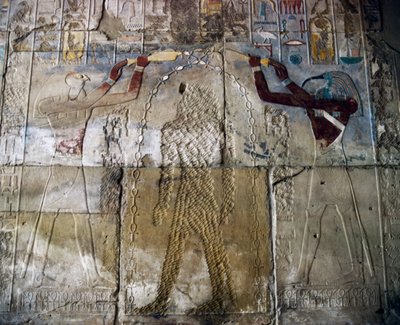 Regina Hatshepsut tra il Dio Horus e il Dio Thoth, rilievo dipinto, sala della Cappella Rossa di Hatshepsut, complesso del tempio di Karnak (Patrimonio dell