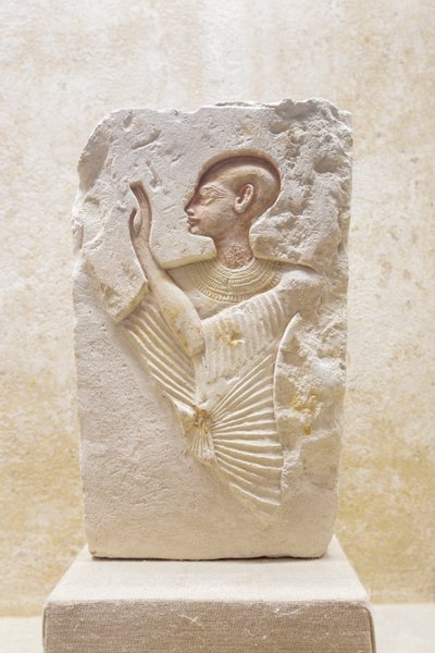 Rilievo di un sacerdote, nuovo regno da Egyptian 18th Dynasty